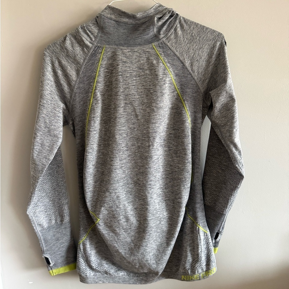 Nike Pro Dri-Fit Gray Hooded Training Top Thumbholes Women’s Athletic Pullover
